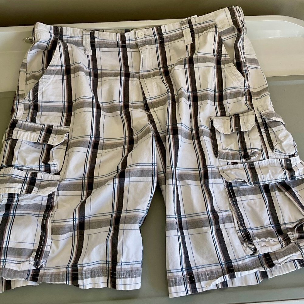 EUC - LEE DUNGAREES® Black & White Plaid Cargo Shorts Men's Size 40